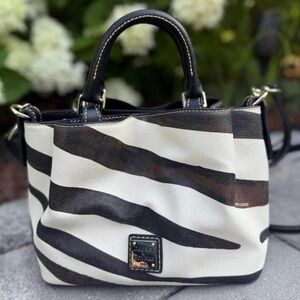 Dooney & Bourke Zebra Print Mini Barlow in
Excellent Condition
7"× 9"